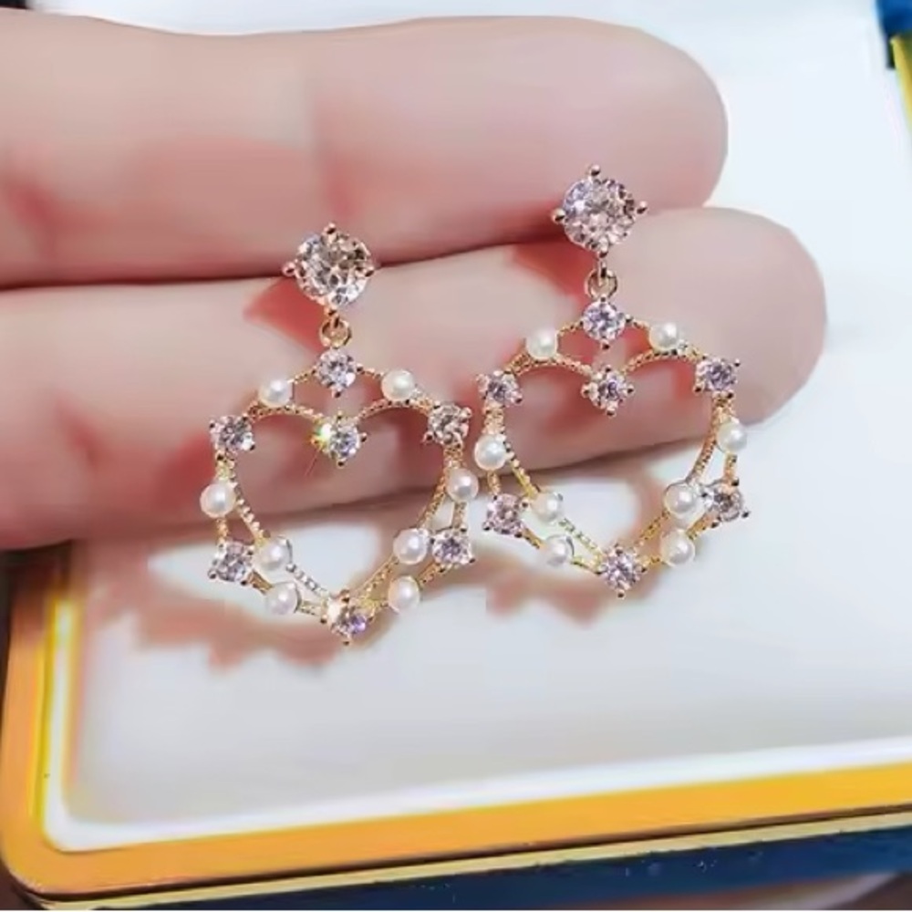 🫶Petite 10k Gold Geometric Circled Heart Cz Diamond & Pearl Stud drop Earrings